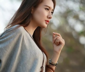 关于怀孕初期白带一点红的信息